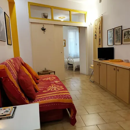 Basuetta In Historical Center With Ac *